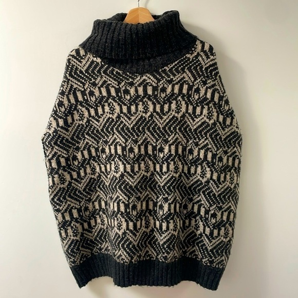 Steve Madden Tops - Steve Madden geometric poncho vest turtle neck black white knit OS